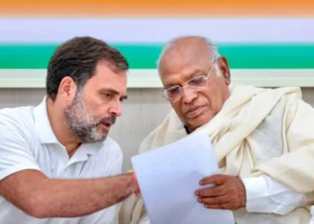 काँग्रेसची दिल्लीत बैठक ; राहुल गांधी राज्यातील काँग्रेस नेत्यांशी चर्चा करणार!