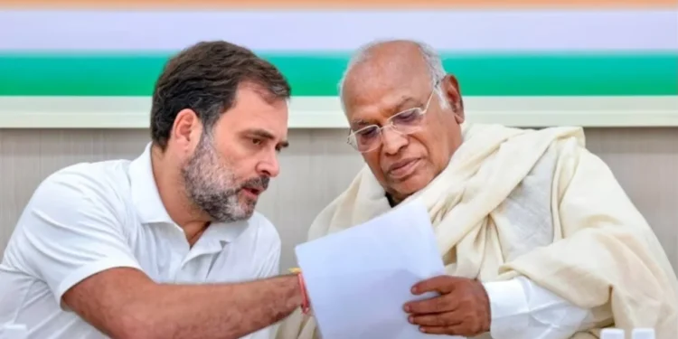 काँग्रेसची दिल्लीत बैठक ; राहुल गांधी राज्यातील काँग्रेस नेत्यांशी चर्चा करणार!