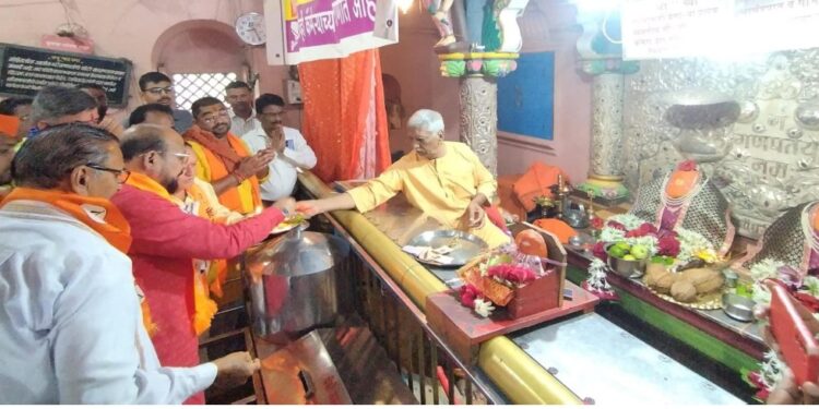 माझ्या विजयासह महायुतीचे सरकार येऊ दे ; गुलाबराव पाटलांचे पद्मालय येथील बाप्पाला साकडे