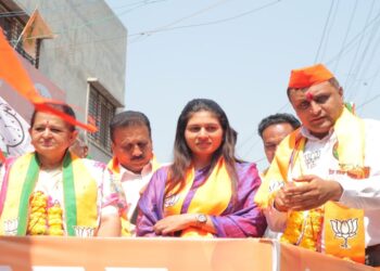रावेर विधानसभेसाठी अमोल जावळेचां अर्ज दाखल ; गिरीश महाजनांसह रक्षा खडसेंची प्रमुख उपस्थिती!