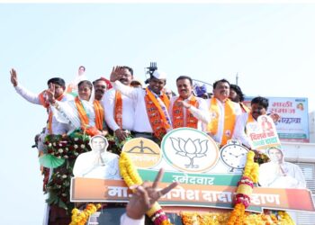 अभूतपूर्व शक्तीप्रदर्शन करत आमदार मंगेश चव्हाण यांनी फुंकला विजयाचा शंखनाद