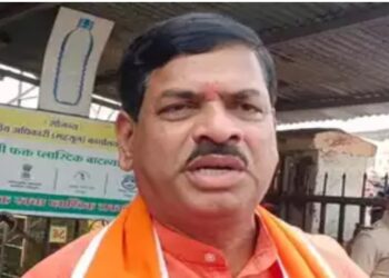 ” शिवसेना ही सुंदर स्त्री पण… ” ; शिवसेनेच्या माजी आमदाराच्यां वादग्रस्त विधानांन वातावरण तापलं!