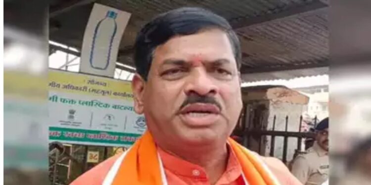 ” शिवसेना ही सुंदर स्त्री पण… ” ; शिवसेनेच्या माजी आमदाराच्यां वादग्रस्त विधानांन वातावरण तापलं!