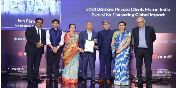 ‘मोस्ट व्हॅल्युएबल फॅमिली बिझनेस अवॉर्डने जैन इरिगेशन परिवाराचा झाला गौरव