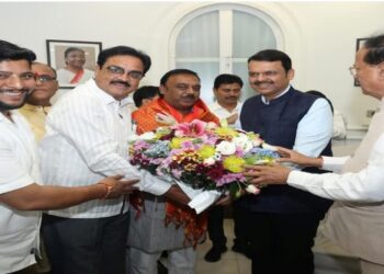 धुळ्याचे आमदार अनुप अग्रवालांनीं उपमुख्यमंत्री फडणवीस यांना भेटून दिल्या शुभेच्छा!