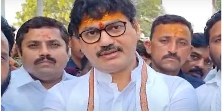 परळीत मुंडेंचीच मुसंडी : शरद पवारांना धक्का तर राजसाहेब देशमुख यांचा पराभव