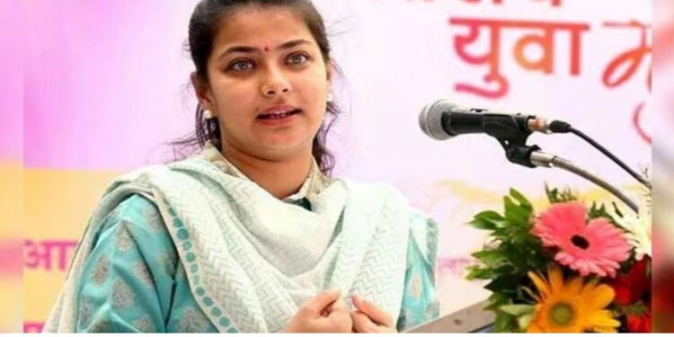 सोलापुरात मविआत बिघाडी : प्रणिती शिंदे, सुशीलकुमार शिंदेंचा अपक्षाला पाठिंबा