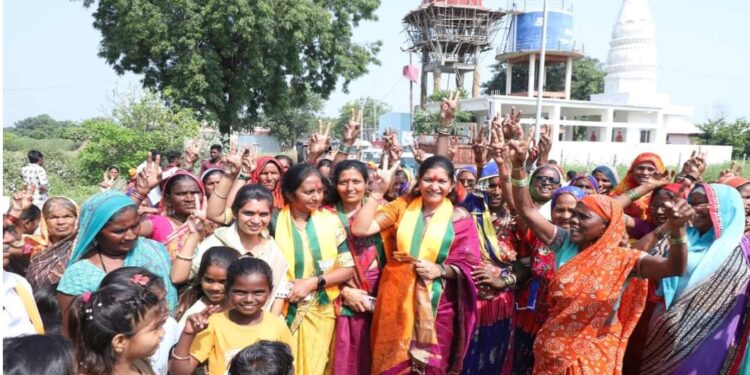 शिवनेरी फाउंडेशन व भाजपा महिला आघाडीच्या माध्यमातून प्रतिभाताई चव्हाण यांनी एकवटली नारीशक्ती