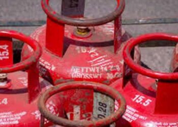 अवैध गॅस रिफिलिंग प्रकरणात पोलिसांकडून वसुली केली जात असल्याचा संजय वराडेंचा आरोप.