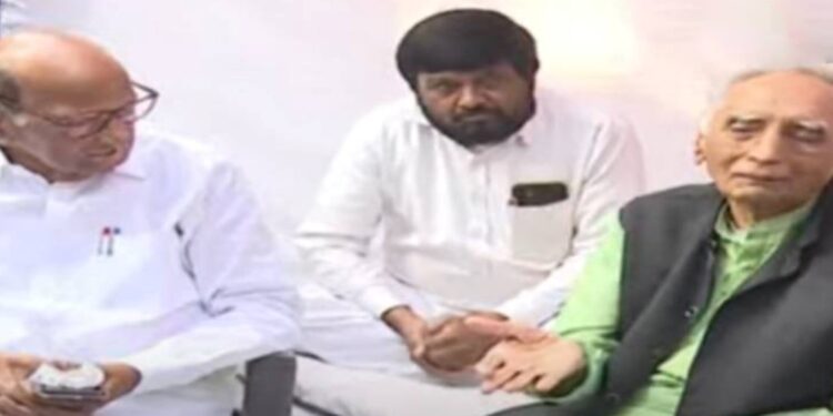 आत्मक्लेष उपोषण : शरद पवार बाबा आढावांच्या भेटीला ; कोणत्या मुद्द्यावर चर्चा?