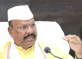 अब्दुल सतारांच्या अडचणी वाढल्या.. 24 तासाच्या आत अहवाल पाठवण्याचा आयोगाचा निर्देश!