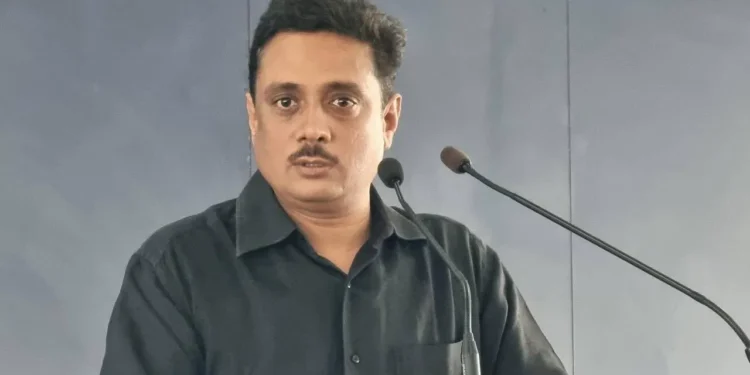 विधानसभेतील पराभव ईव्हीएम घोटाळ्यामुळे? प्रसिद्ध वकील असीम सरोदे पुरावा सापडण्याची सांगणार टेक्निक!