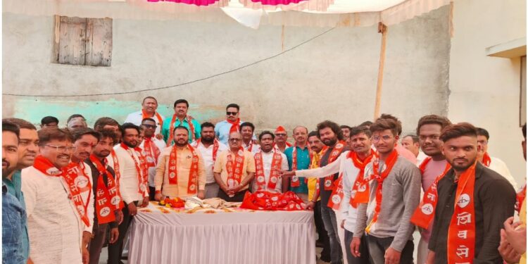 धरणगाव शहरातील शेकडो कार्यकर्त्यांच्या शिवसेनेत प्रवेश.