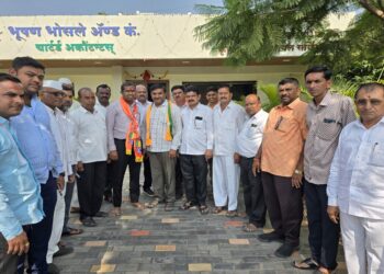 चाळीसगावच्या “विकासा”साठी विकास चौधरींची बिनशर्त माघार…