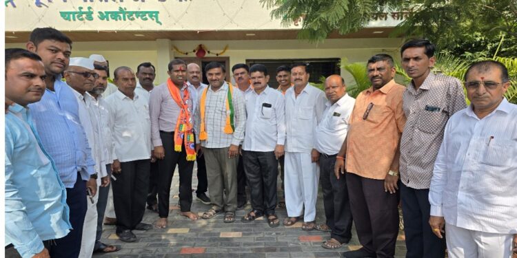 चाळीसगावच्या “विकासा”साठी विकास चौधरींची बिनशर्त माघार…