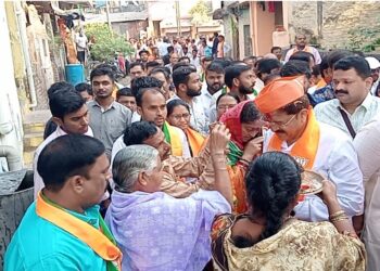 प्रभू श्रीराम यांच्या चरणी लीन होऊन आ. राजूमामा भोळे यांच्या प्रचाराची सुरुवात, रॅलीमध्ये पहिल्याच दिवशी घेतली आघाडी