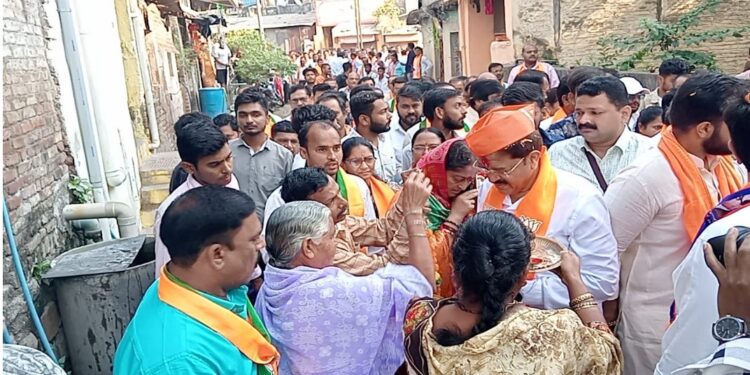 प्रभू श्रीराम यांच्या चरणी लीन होऊन आ. राजूमामा भोळे यांच्या प्रचाराची सुरुवात, रॅलीमध्ये पहिल्याच दिवशी घेतली आघाडी