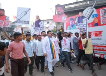 श्री साईबाबांच्या चरणी श्रीफळ अर्पण करून अनिल चौधरींच्या प्रचाराची सुरुवात