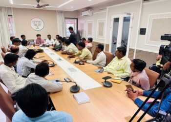 भाजपा सहमुख्य प्रवक्ते अजित चव्हाण यांनी उन्मेष पाटलांना सुनावले