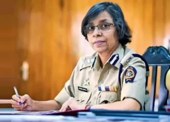 केंद्रीय आयोगाचा रश्मी शुक्लाना झटका : विधानसभेच्या तोंडावरच बदली!