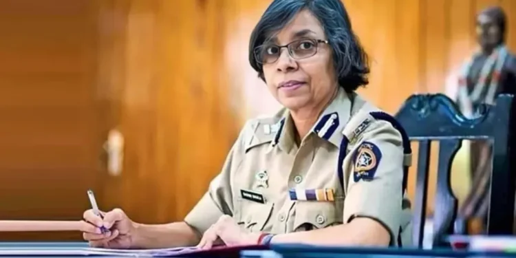 केंद्रीय आयोगाचा रश्मी शुक्लाना झटका : विधानसभेच्या तोंडावरच बदली!