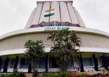 ” या ” उमेदवारांची विधानसभा निवडणुकीच्या रिंगणातून माघार