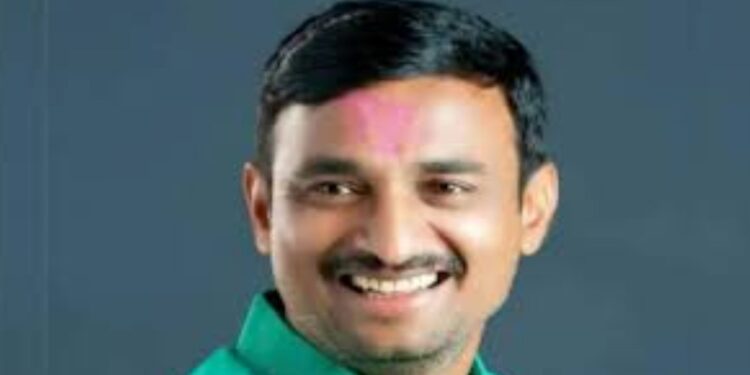 बीड जिल्हा हादरला : संतोष खून प्रकरणातील आणखीन एक आरोपी अटकेत : पोलीस अधिकाऱ्याचे निलंबन