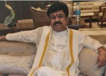 मास्टरमाईंड वाल्मिक कराड ज्या आलिशान गाडीतून आला ती नेमकी कुणाची? चर्चांना उधाण!