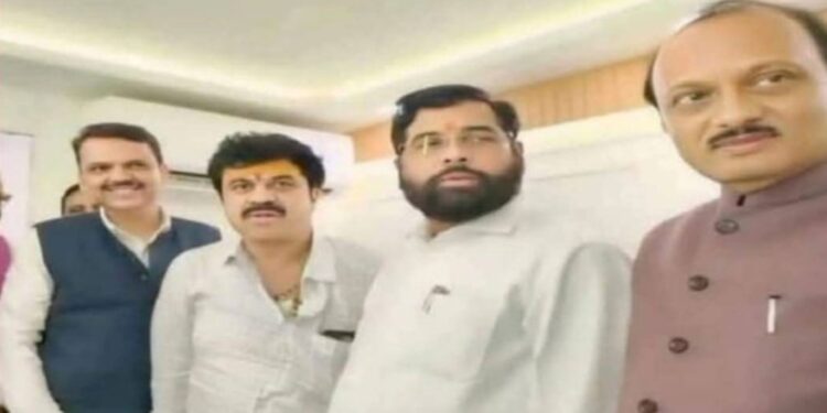 संजय राऊतांनी बॉम्ब टाकला ; वाल्मिकी कराडचा “तो” फोटो ट्विट करत मुख्यमंत्री, दोन्ही उपमुख्यमंत्र्यांवर निशाणा