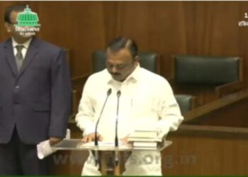 विधानभवनात ‘जय अहिराणी, जय खानदेश’चा नारा : भाजप आमदारांने घेतली अहिराणीतून शपथ!