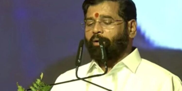 एकनाथ शिंदेंनी घेतली उपमुख्यमंत्री पदाची शपथ ; महायुतीचा ग्रँड शपथविधी!!