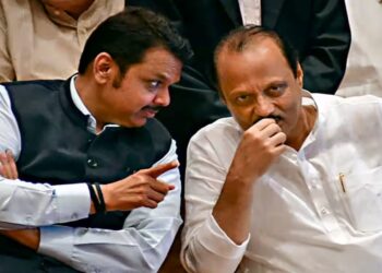 मुख्यमंत्र्यांच्या “सागर “बंगल्यावर देवेंद्र फडणवीसं आणि अजित दादांच्या खलबत?  खाते वाटपाचा तिढा सुटणार?