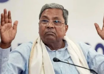 काँग्रेसच्या निर्णयाने राजकारण तापलं : विधानसभेतून स्वातंत्र्यवीर सावरकरांचा फोटो हटवणार?