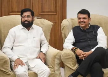 महायुतीत ‘नाराजीनाट्या’ नंतर ट्विस्ट : मुख्यमंत्री देवेंद्र फडणवीस एकनाथ शिंदेंसाठी मोठा त्याग करणार?