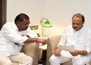 धनंजय मुंडेंच्या अडचणी वाढणार ; सुरेश धस अजित पवारांच्या भेटीला? चर्चांना उधाण!