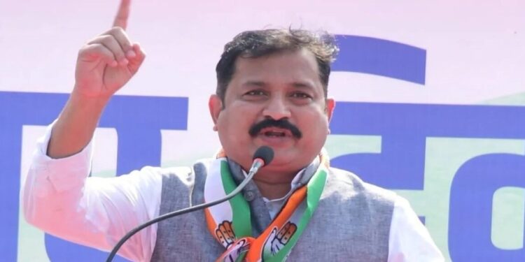 शेतकऱ्यांना भिकारी म्हणणाऱ्या कृषीमंत्री माणिकराव कोकाटेंचा राजीनामा घ्या: अतुल लोंढे