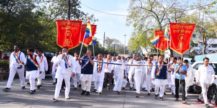 श्रमणसंघीय उपाध्याय प्रवर प्रविणऋषीजी म. सा. यांचा होळी चार्तुमासानिमित्त ‘स्वाध्याय भवन’ येथे मंगल प्रवेश