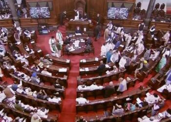 लोकसभेतील काँग्रेसच्या 4 खासदारांनंतर राज्यसभेतून 19 विरोधी खासदार का निलंबित झाले ?