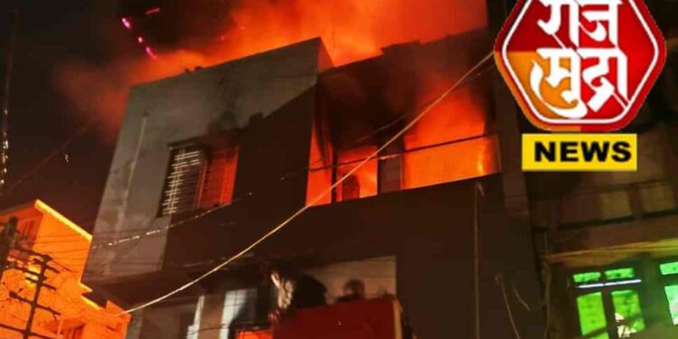 चोपडा येथे कापड दुकानाला भीषण आग, तरुणाचा जळून मृत्यू